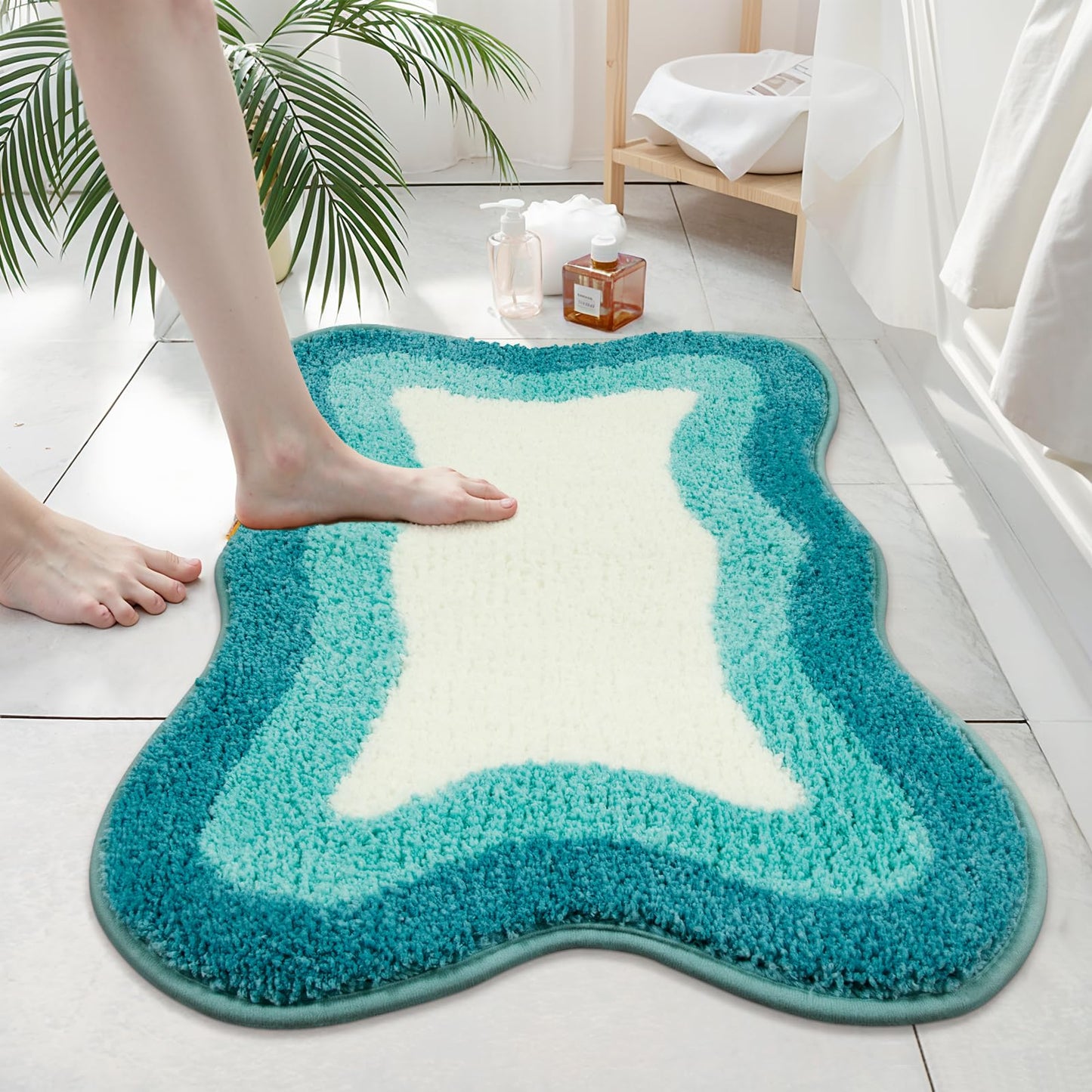 HAOCOO Washable Irregular Shape Bathroom Rugs, 18x25 inch Soft Non Slip Gradient Small Bath Mat, Microfiber Absorbent Bathroom Floor Mats Shower Rug for Bathroom Door Mat Sink Tub Shower