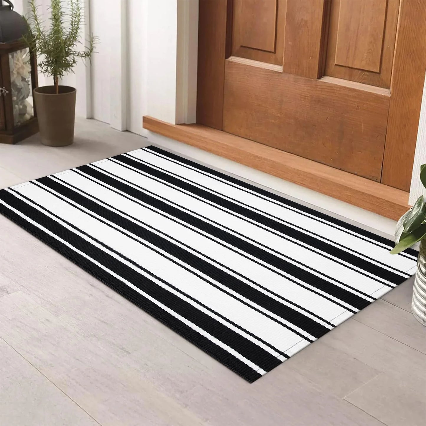 SUNDEREY 2'x3' Small Front Door Mat,2x3ft Washable Outdoor Rugs,Black and White Striped Rug,Farmhouse Front Porch Rug Decor,Cotton Entryway Rug for Porch Patio Home Entrance